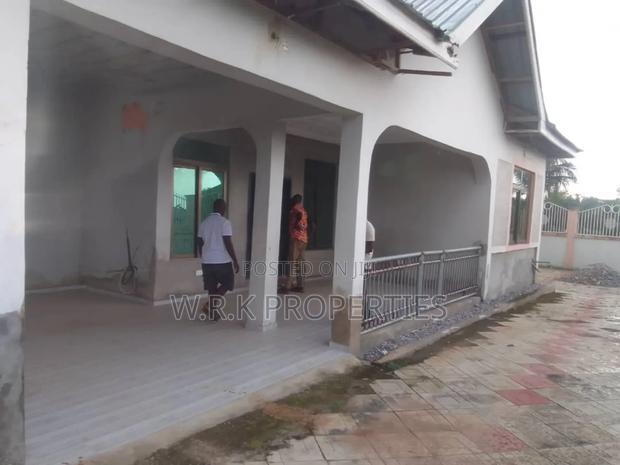 3bdrm House in Lartey Gas Dvla, New-Juaben Municipal for rent · Photo 2
