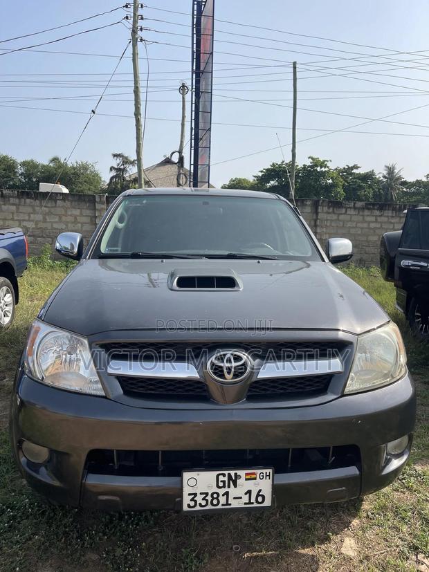 Toyota Hilux 3.0 D-4D 4x4 2015 Gray