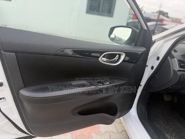 Nissan Sentra SV 2018 White photo 16