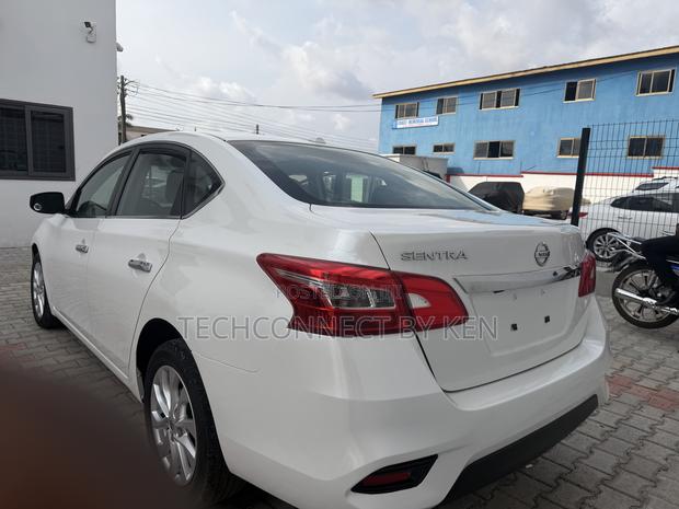 Nissan Sentra SV 2018 White photo 4