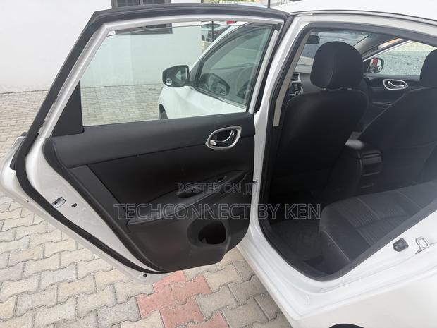 Nissan Sentra SV 2018 White photo 7