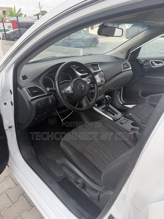 Nissan Sentra SV 2018 White photo 6
