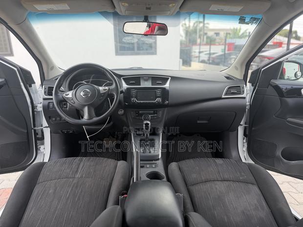 Nissan Sentra SV 2018 White photo 8