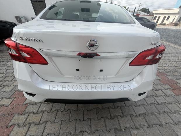 Nissan Sentra SV 2018 White photo 10