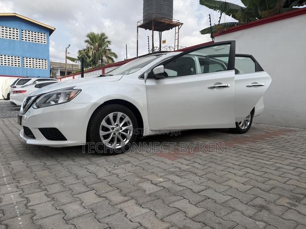 Nissan Sentra SV 2018 White photo 11