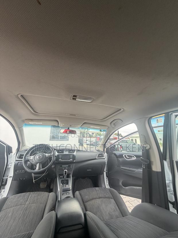 Nissan Sentra SV 2018 White photo 15
