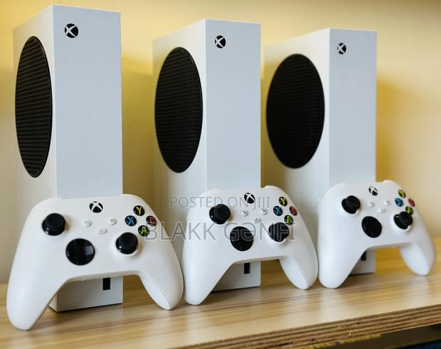 Xbox Series S Consoles + 1 Controller photo 3