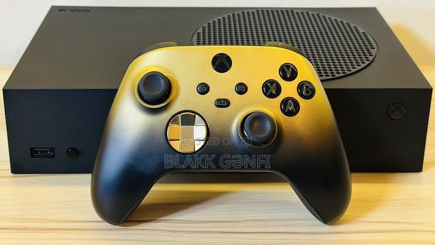 Xbox Series S 1tb + Shadow Gold Controller · Photo 4