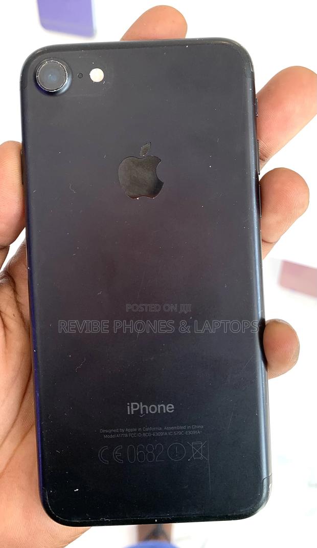 Apple iPhone 7 32 GB Black photo 2