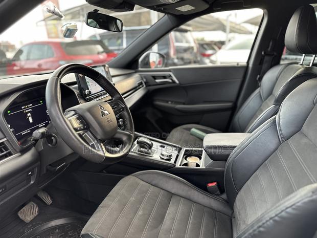 Mitsubishi Outlander SE Black Edition 2023 Black photo 8
