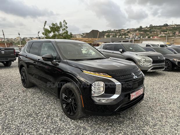 Mitsubishi Outlander SE Black Edition 2023 Black photo 2