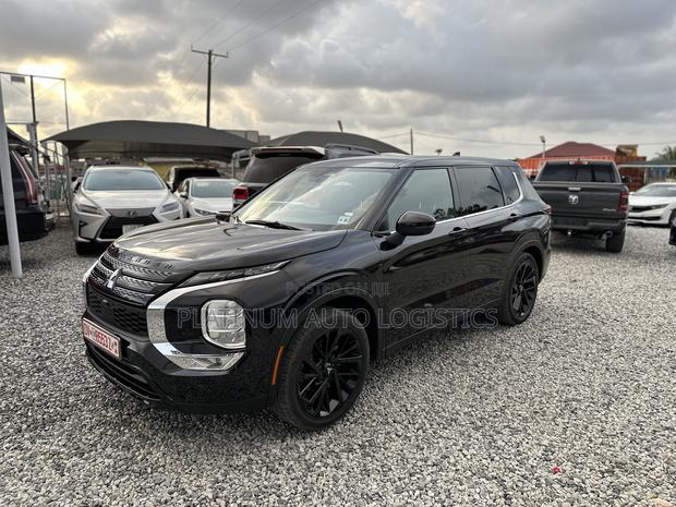 Mitsubishi Outlander SE Black Edition 2023 Black photo 4