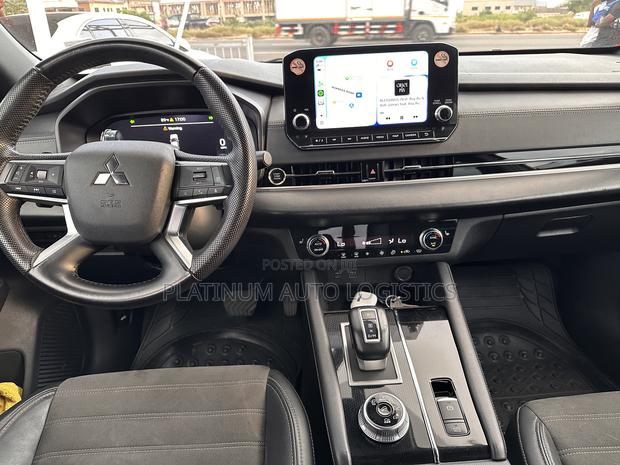 Mitsubishi Outlander SE Black Edition 2023 Black photo 10