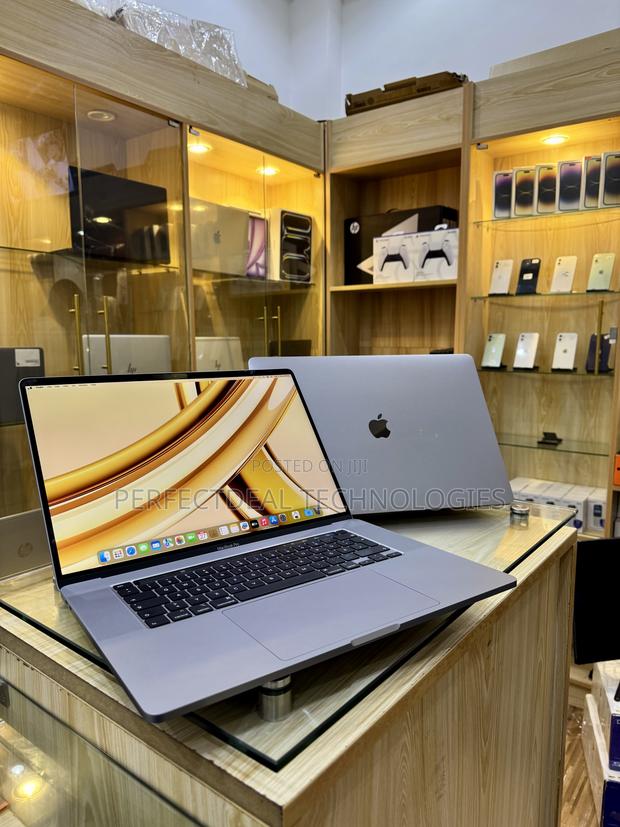 New Laptop Apple MacBook Pro 2019 16GB Intel Core i9 SSD 1T photo 3
