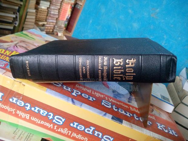 1973 Holy Bible New Analytical Indexed Edition Leather Bound · Photo 2