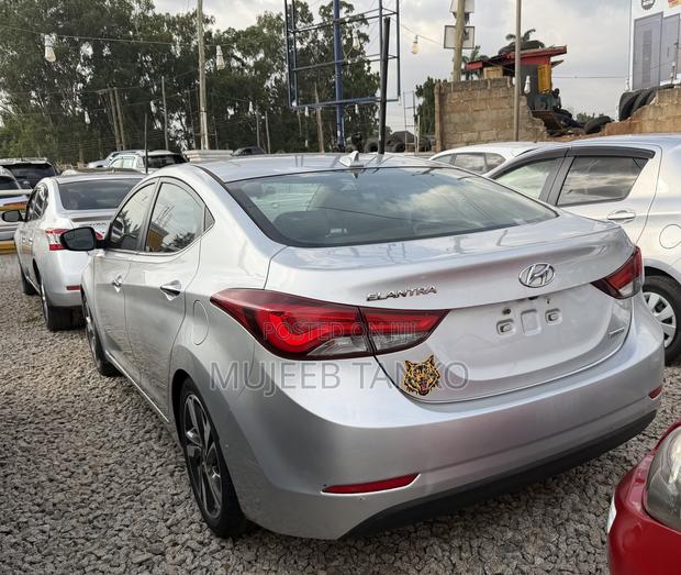 Hyundai Elantra Limited 4dr Sedan (1.8L 4cyl 6A) 2014 Silver