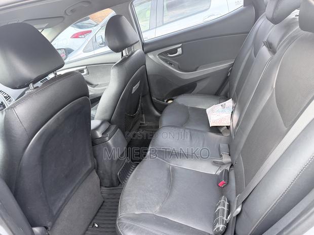 Hyundai Elantra Limited 4dr Sedan (1.8L 4cyl 6A) 2014 Silver