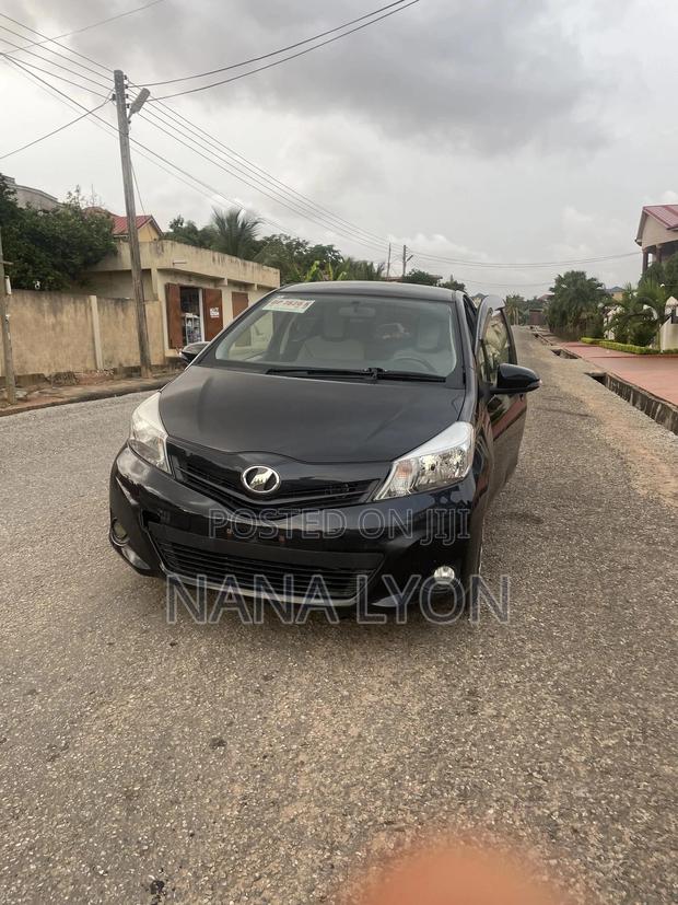 Toyota Vitz 1.3 FWD 5dr 2014 Black