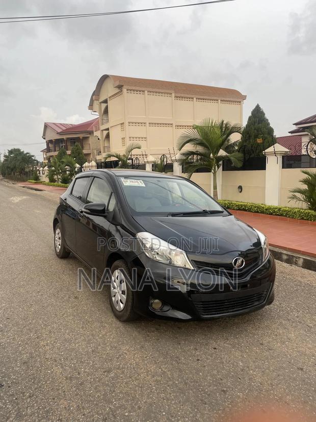 Toyota Vitz 1.3 FWD 5dr 2014 Black