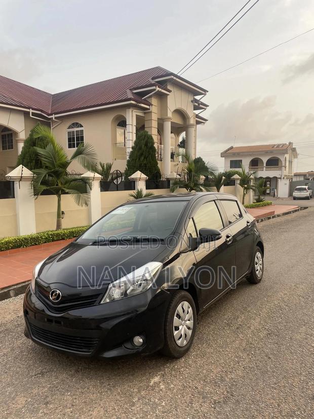 Toyota Vitz 1.3 FWD 5dr 2014 Black