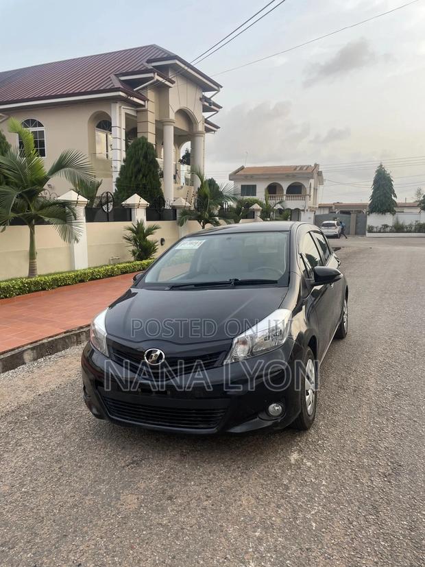 Toyota Vitz 1.3 FWD 5dr 2014 Black