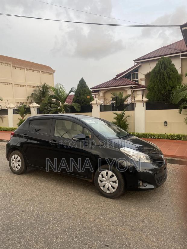 Toyota Vitz 1.3 FWD 5dr 2014 Black