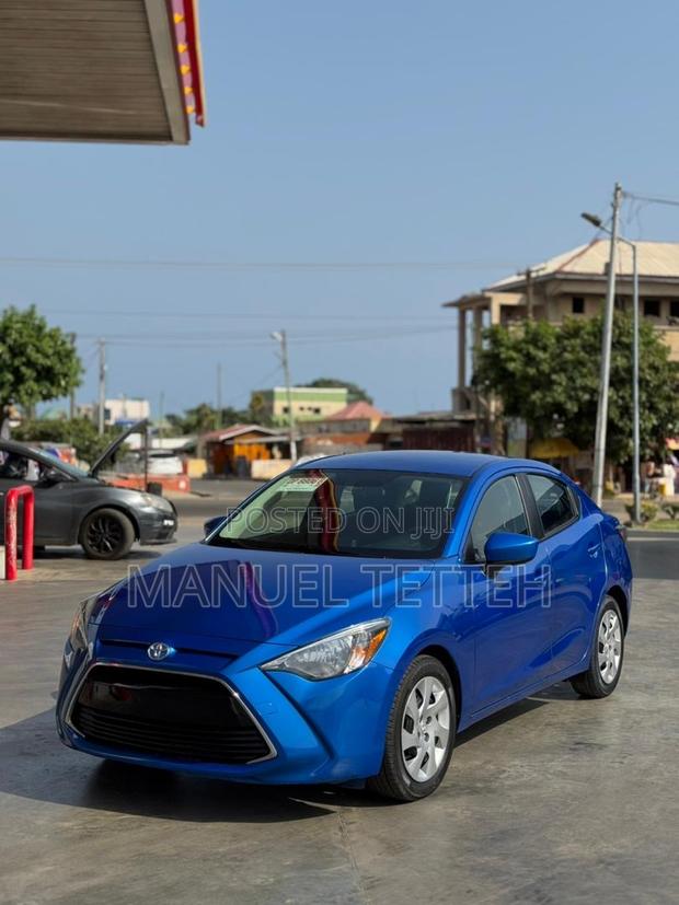 Toyota Yaris 2016 Blue