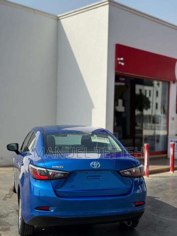Toyota Yaris 2016 Blue