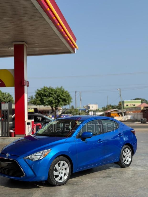 Toyota Yaris 2016 Blue