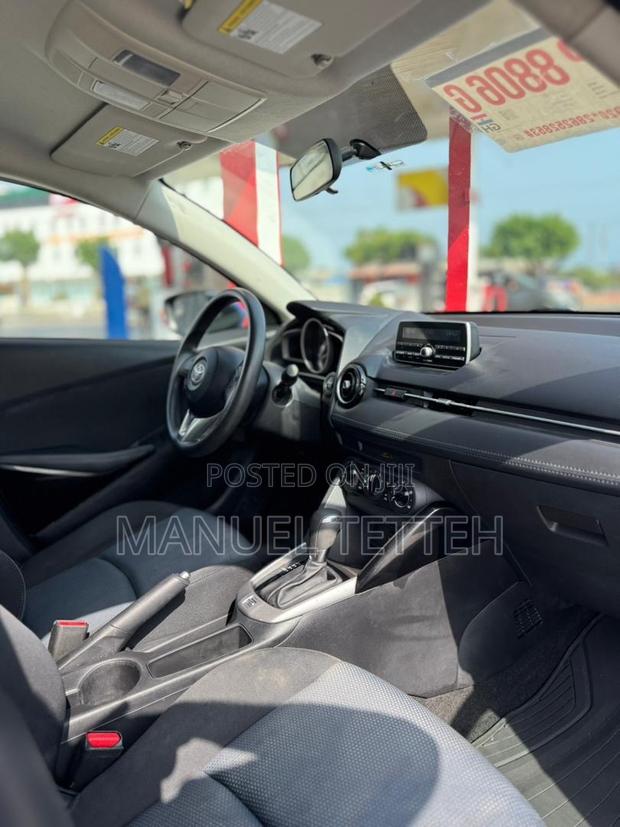 Toyota Yaris 2016 Blue