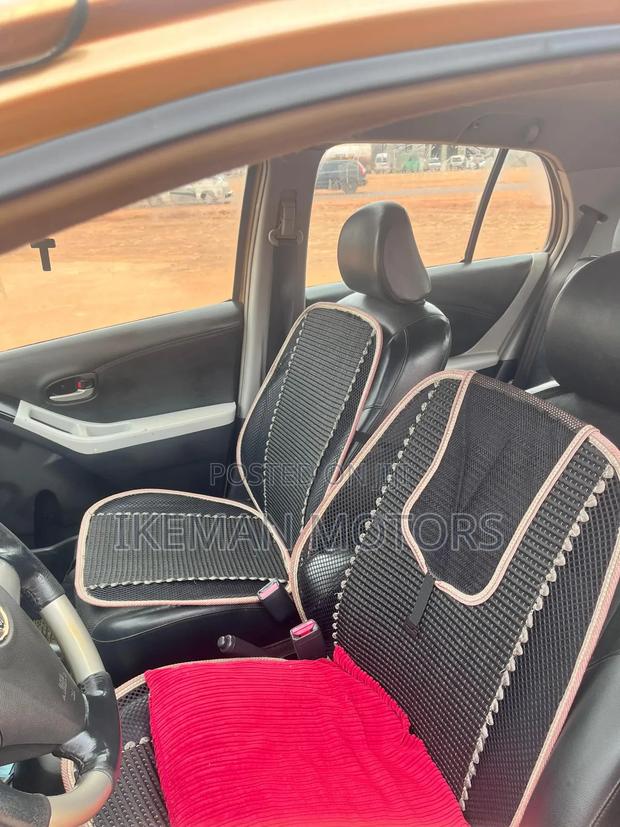 Toyota Yaris Base Hatchback 5dr 2010 Gold