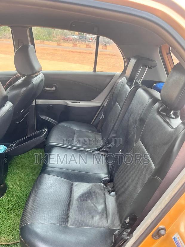 Toyota Yaris Base Hatchback 5dr 2010 Gold