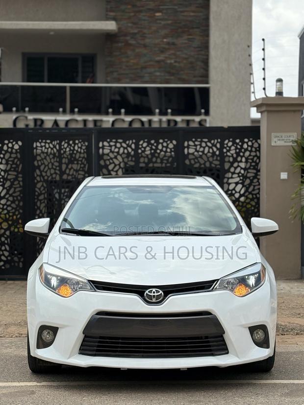Toyota Corolla LE 4dr Sedan (1.8L 4cyl CVT) 2016 White
