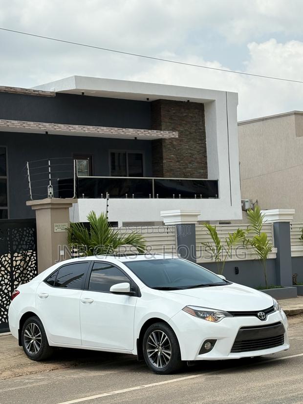 Toyota Corolla LE 4dr Sedan (1.8L 4cyl CVT) 2016 White