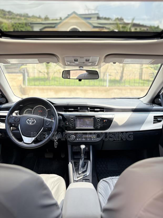 Toyota Corolla LE 4dr Sedan (1.8L 4cyl CVT) 2016 White