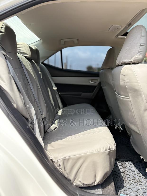 Toyota Corolla LE 4dr Sedan (1.8L 4cyl CVT) 2016 White