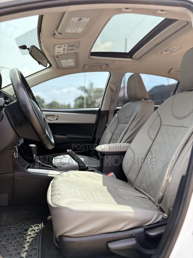 Toyota Corolla LE 4dr Sedan (1.8L 4cyl CVT) 2016 White