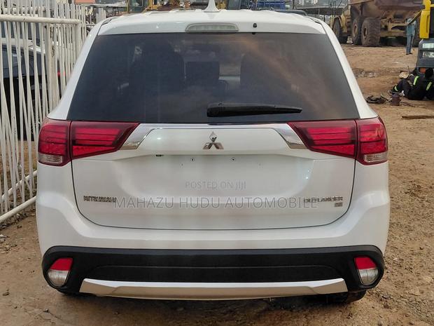 Mitsubishi Outlander SE FWD 2018 White