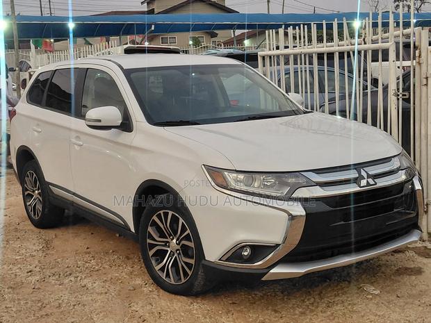 Mitsubishi Outlander SE FWD 2018 White