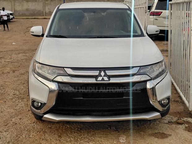 Mitsubishi Outlander SE FWD 2018 White