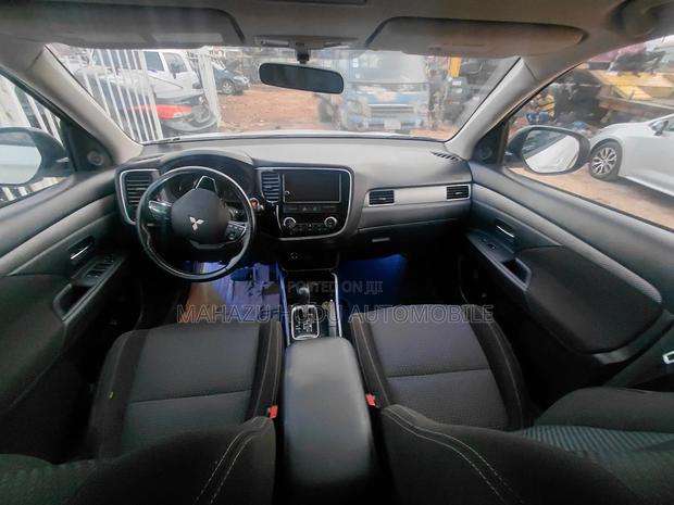 Mitsubishi Outlander SE FWD 2018 White