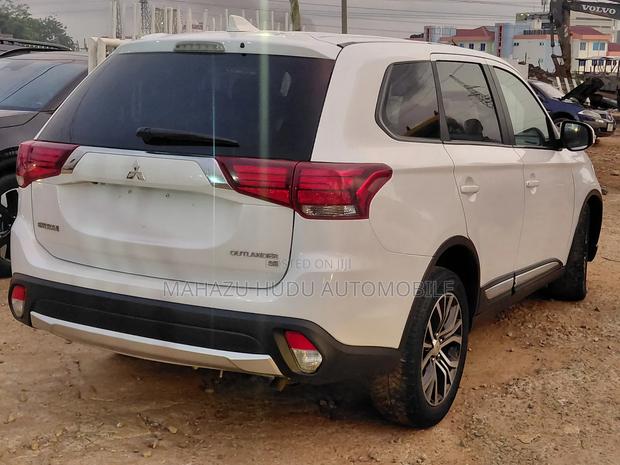 Mitsubishi Outlander SE FWD 2018 White
