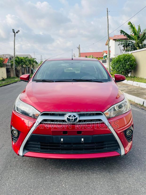 Toyota Yaris L Hatchback 5dr 2015 Red
