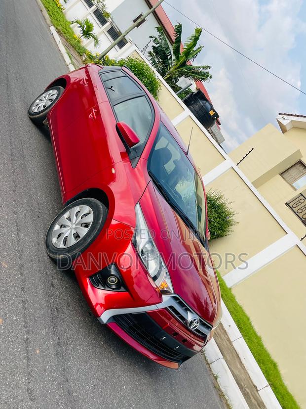 Toyota Yaris L Hatchback 5dr 2015 Red photo 3