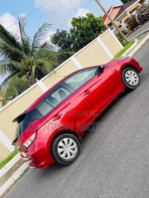 Toyota Yaris L Hatchback 5dr 2015 Red photo 4