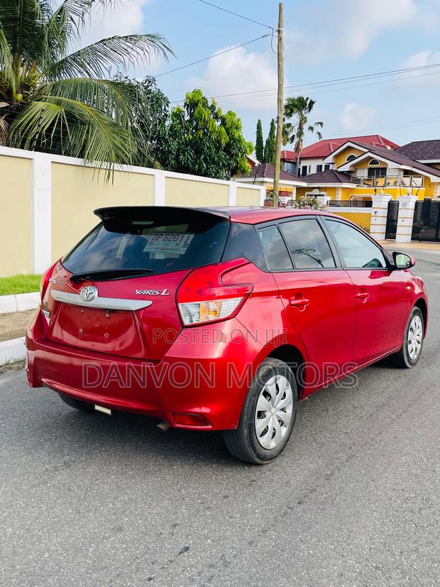Toyota Yaris L Hatchback 5dr 2015 Red photo 6