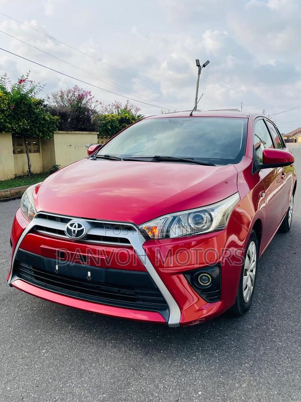Toyota Yaris L Hatchback 5dr 2015 Red photo 8