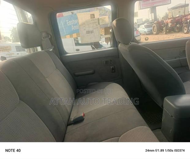 Volkswagen Crafter 2010 White photo 2