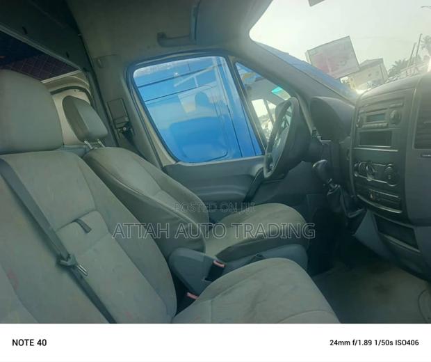 Volkswagen Crafter 2010 White photo 6