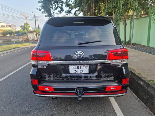 Land Cruiser V8 - For Rent · Photo 2